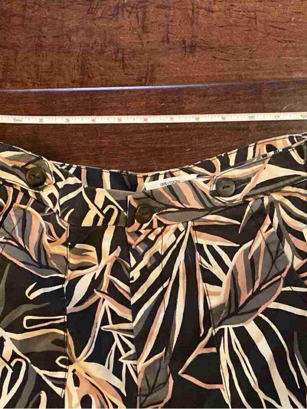 Tropical Leaf Print Women’s Shorts - Black and Tan - Picture 2 of 3